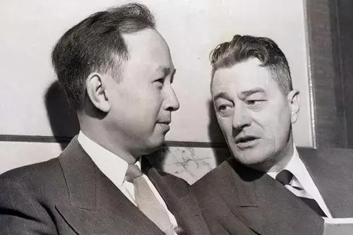 乞丐抱着“菜坛”要见清华校长，门卫欲轰赶，却见梅贻琦热泪盈眶