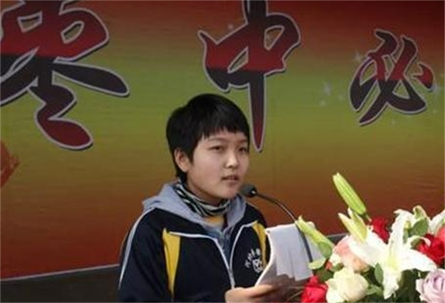 4年前707分上北大，拿到通知书仍在打工的河北女孩，后来准备参军