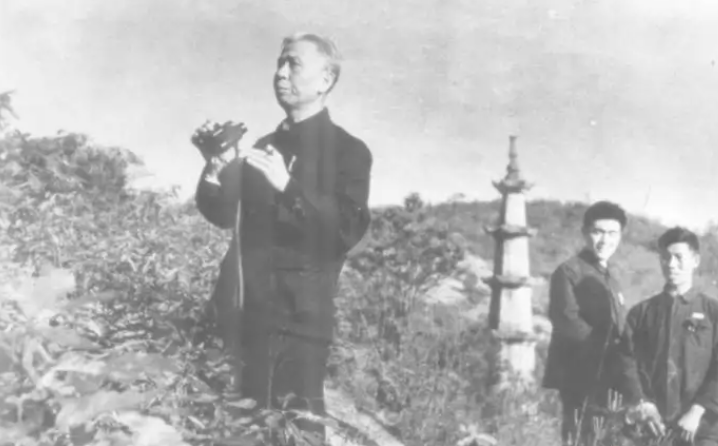 1961年刘少奇参观毛主席故居，看到门匾后严肃道：这个字需要改