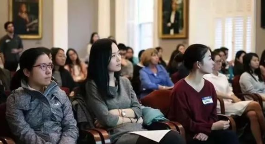 杭州90后女孩，17岁拒绝保送清华，大二未婚生子，22岁带娃读哈佛