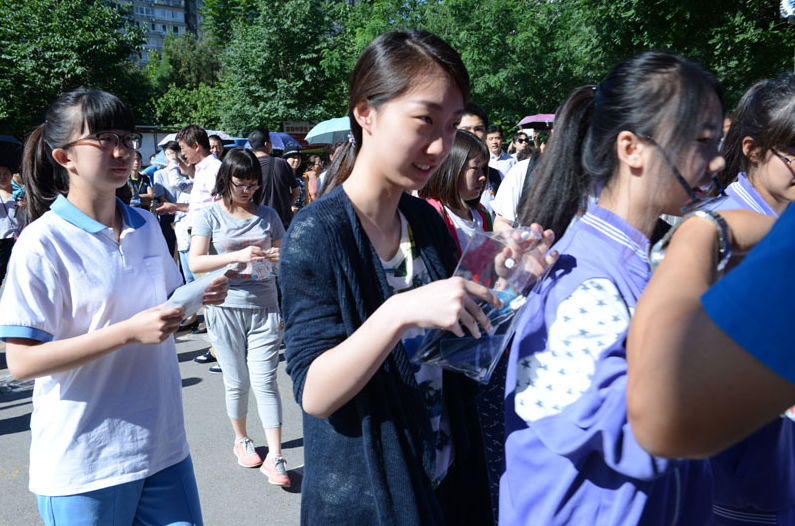 22年高考增加新门槛，高中迁过户口的同学或受影响，考生要注意