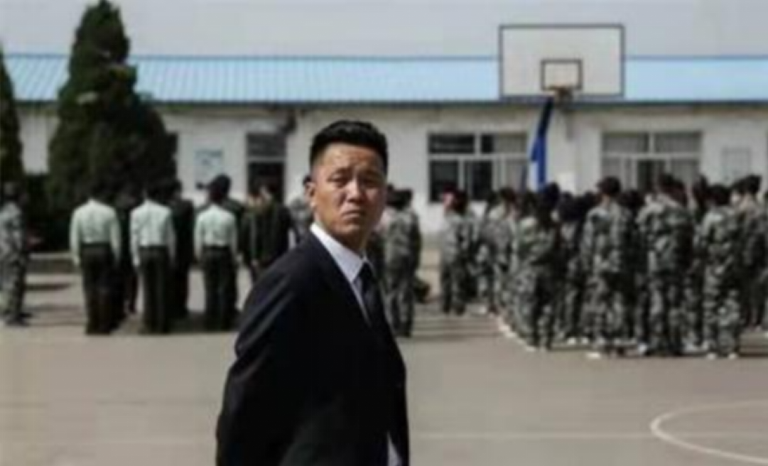 张俊成：北大保安自考第一人，从保安到校长，他已育人无数