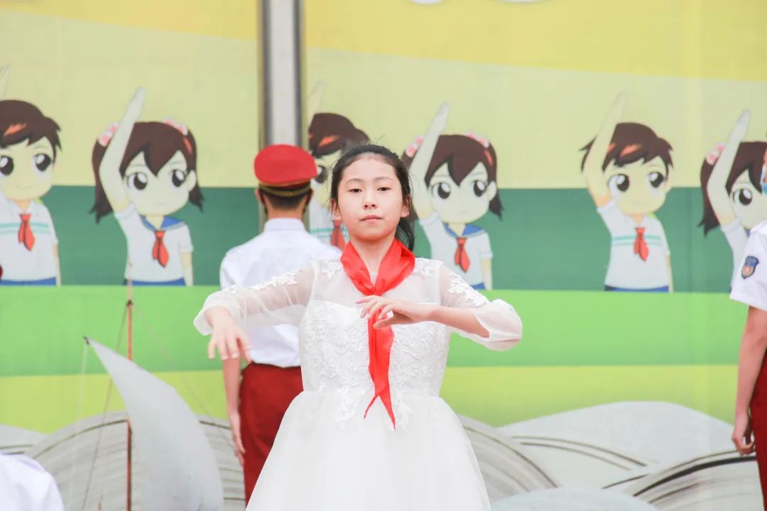 成都市双流区九江小学举行“童心爱祖国 劳动我最美”国旗下表演