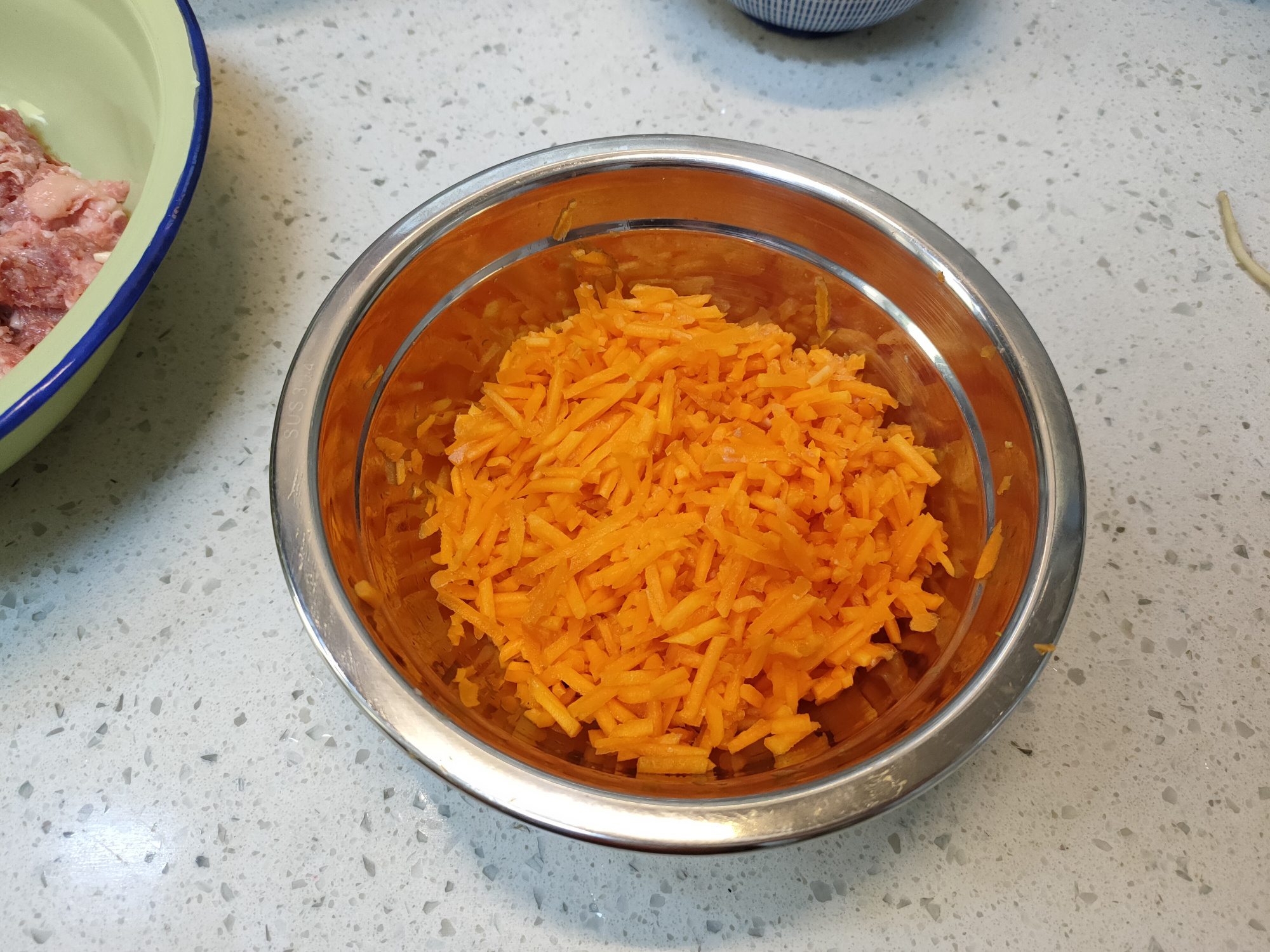 做羊肉馅饺子，记住“2放2不放”的窍门，味道鲜香无膻味，特好吃