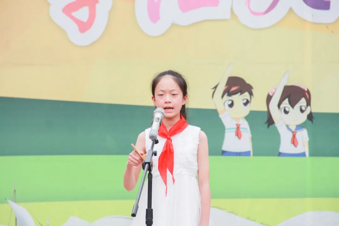 成都市双流区九江小学举行“童心爱祖国 劳动我最美”国旗下表演