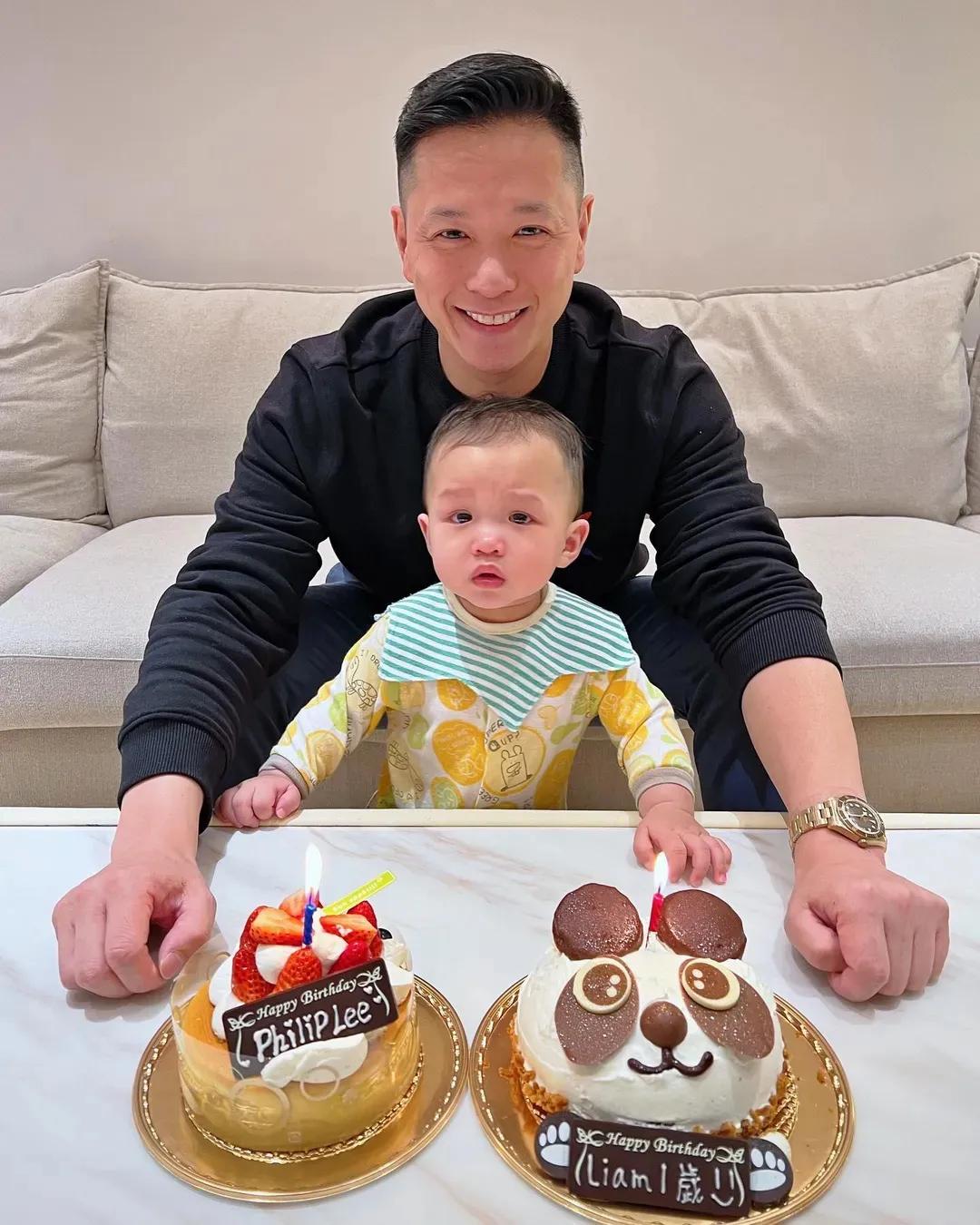 胡杏儿老公晒照为小儿子庆生，1岁奕宏模样呆萌可爱，很像俩哥哥