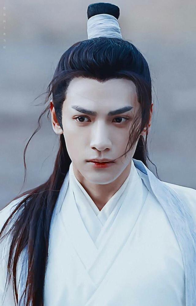 “龙须刘海”不要轻易尝试！有人仙气十足，有人酷似蟑螂精