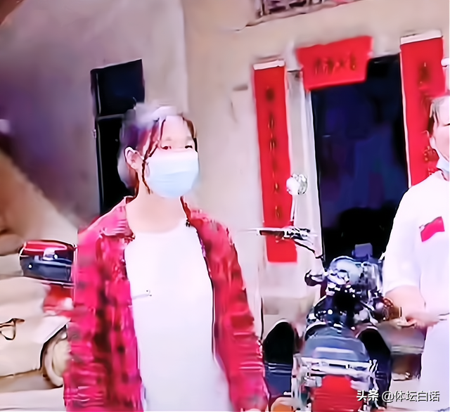 全红婵高中大姐罕见亮相！身材修长像爸爸，扎马尾一脸书生气
