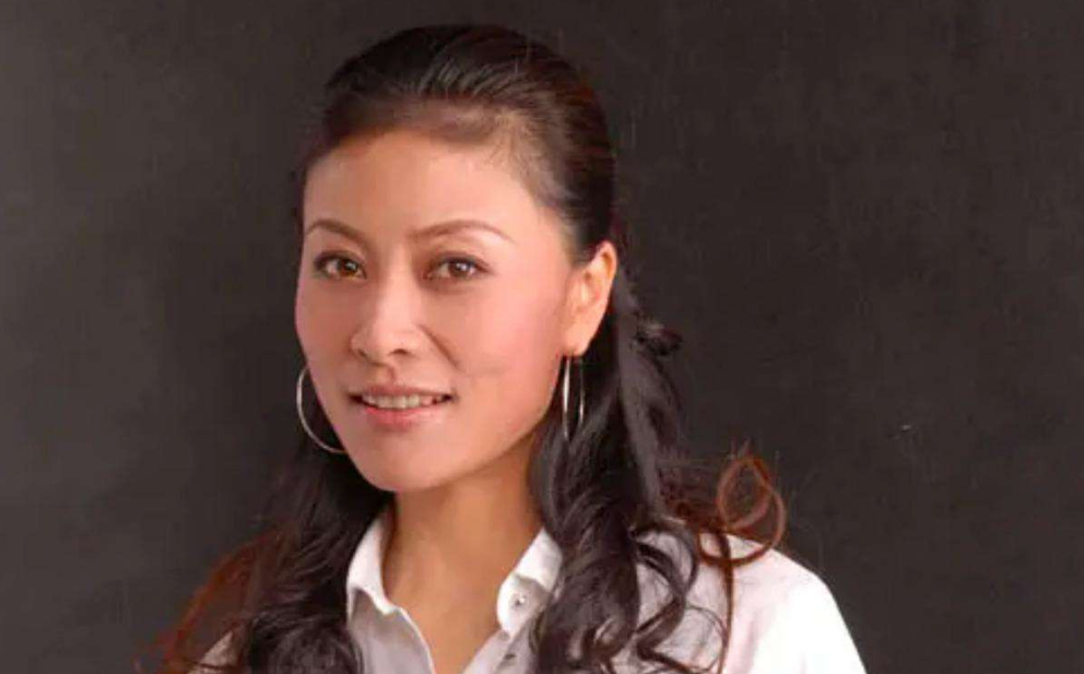 著名演员岳红：生女五个月被离婚，单亲妈妈31年，风光背后有眼泪