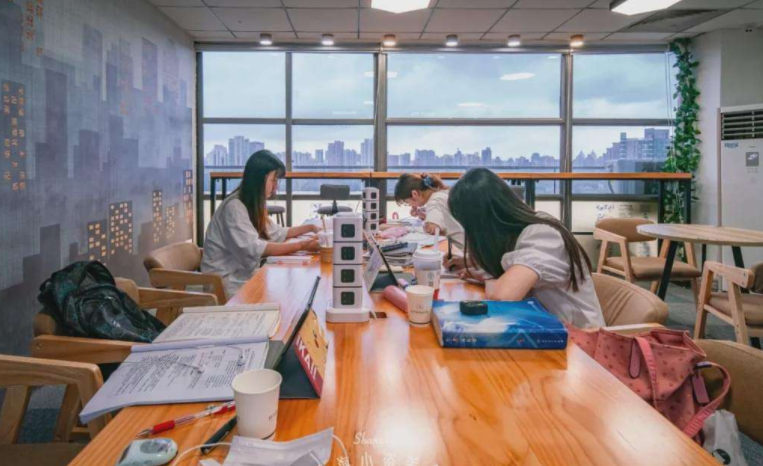 “铁饭碗”出现变动，部分岗位被“踢出”编制，转变为合同工