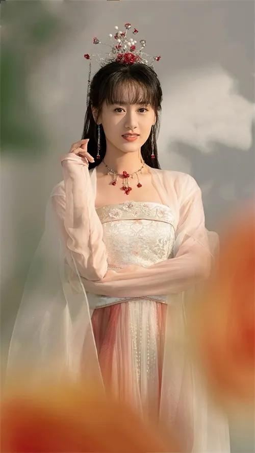 赵露思和袁冰妍的古装造型，谁更美