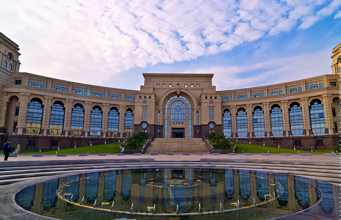 复旦大学“图书馆打卡”排行，第一名每年去1424次，学渣直言打扰