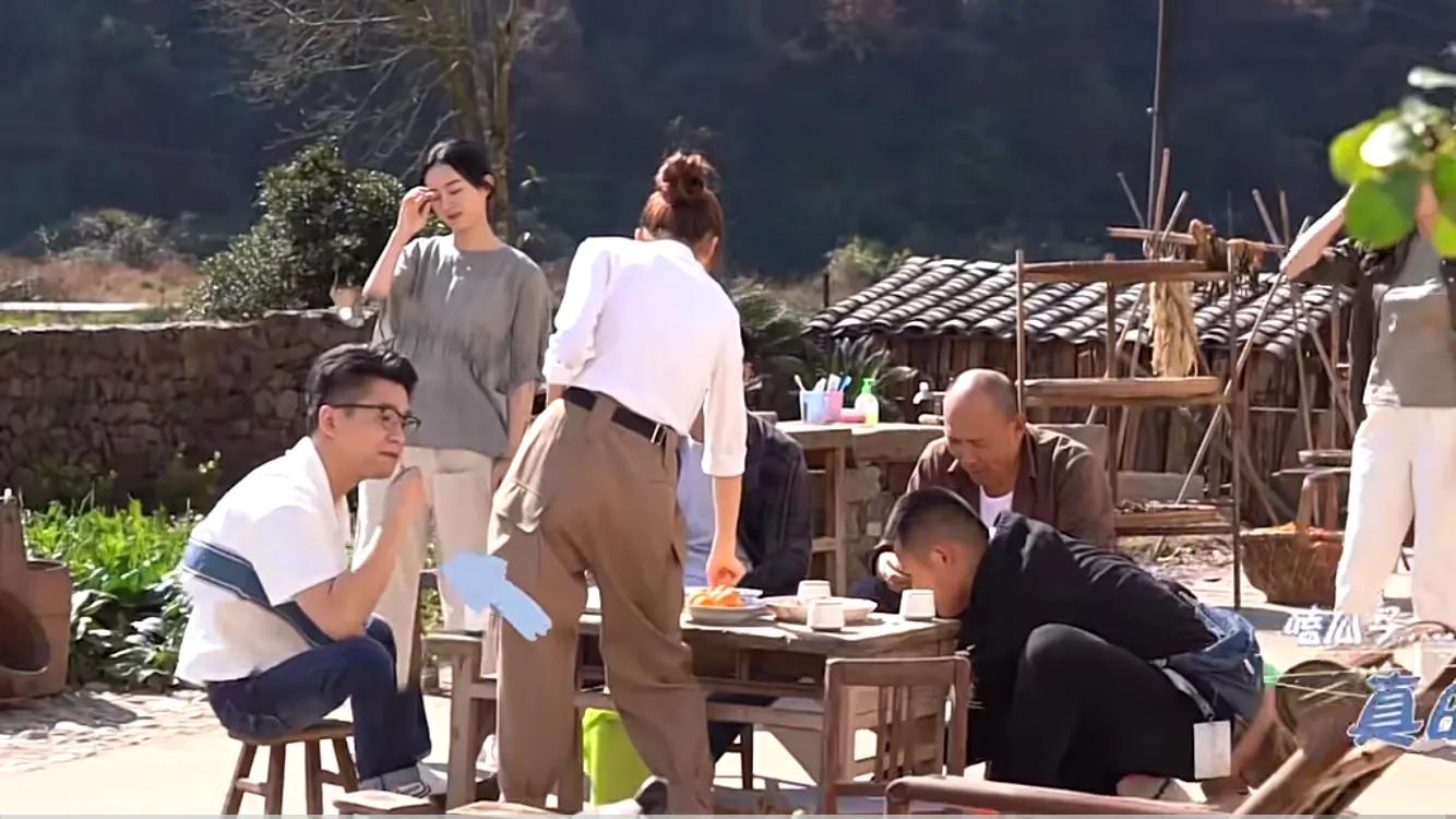 幸福到万家花絮：导演这是告诉我们看剧嗑瓜子是人生一大乐事？