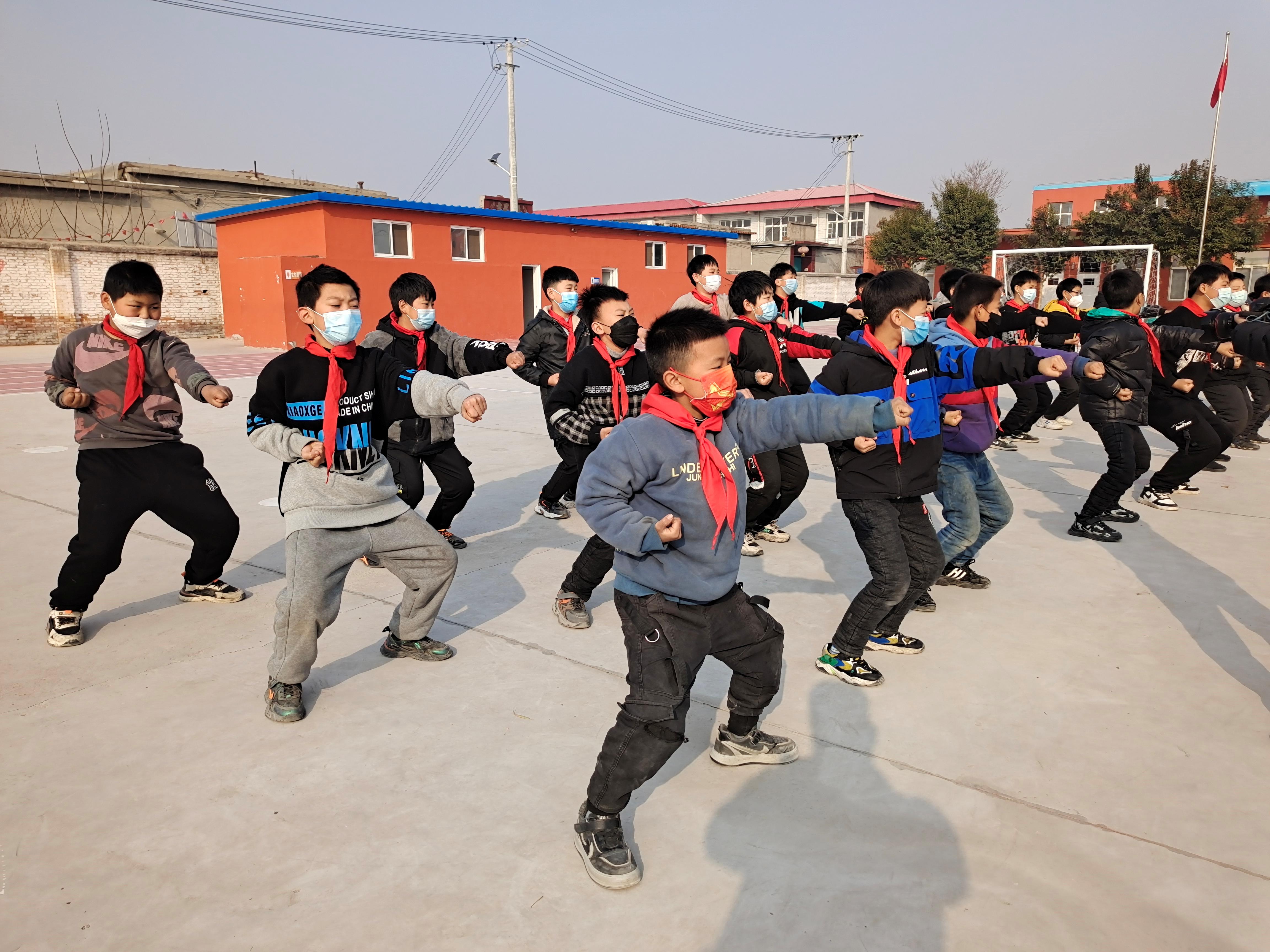 邢台沙河市明德小学“公益体彩 快乐操场”(图2)