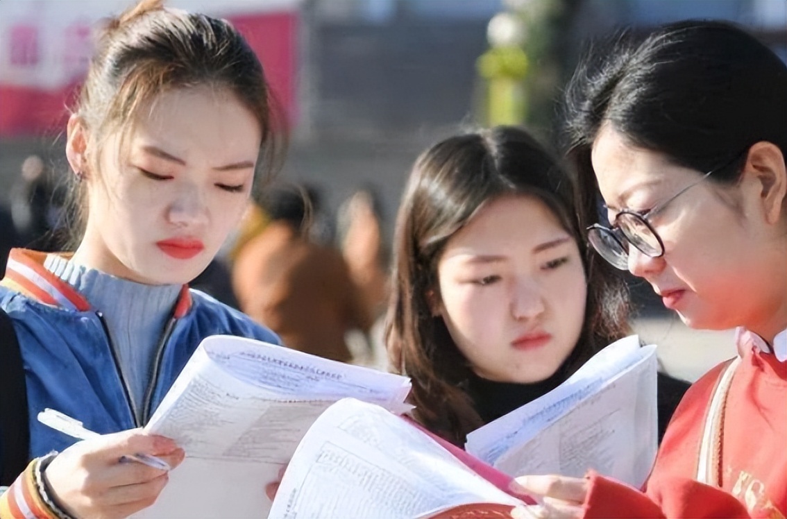 大学四年的“真实变化”，行动力逐渐丧失，网友：有被内涵到