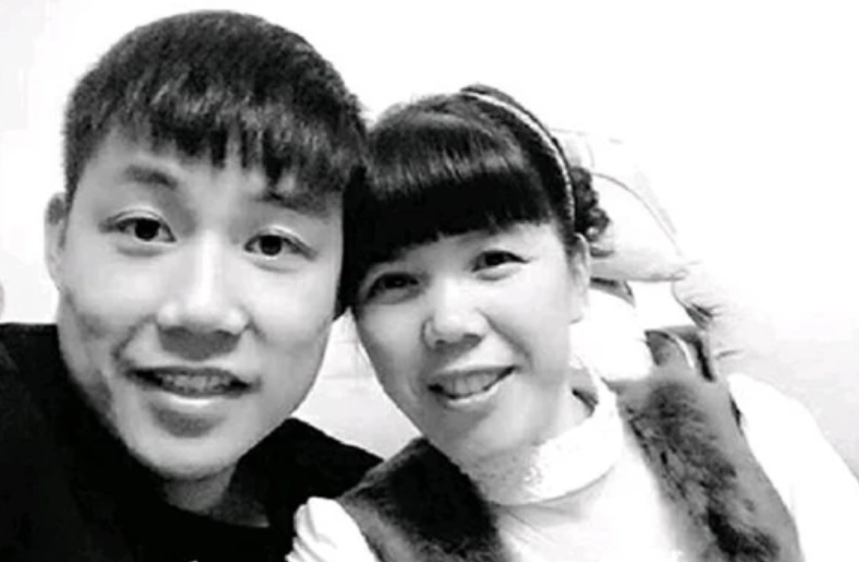 湖南小伙大二退学创业，22岁成千万富翁，23岁为她在海南卖水果