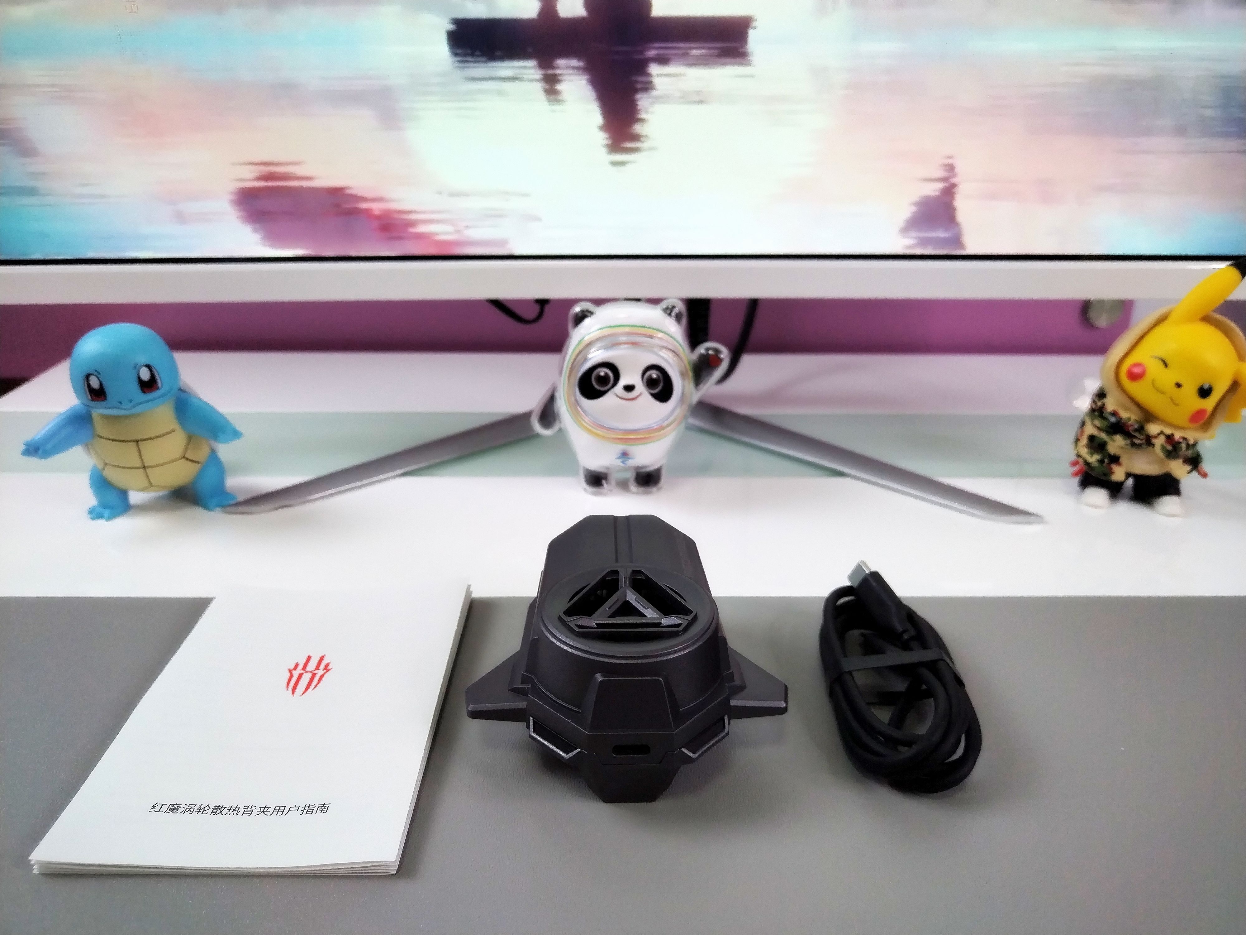 玩手游怕发热，红魔涡轮散热背夹带你飞起