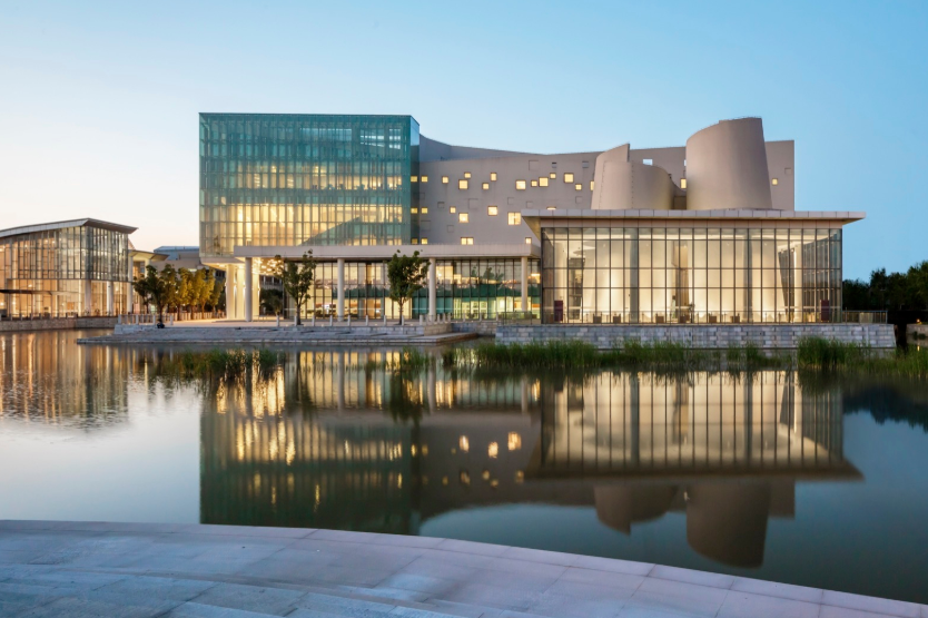 浙江一所大学要更名，结果遭到众人反对，网友：不能输在起跑线上