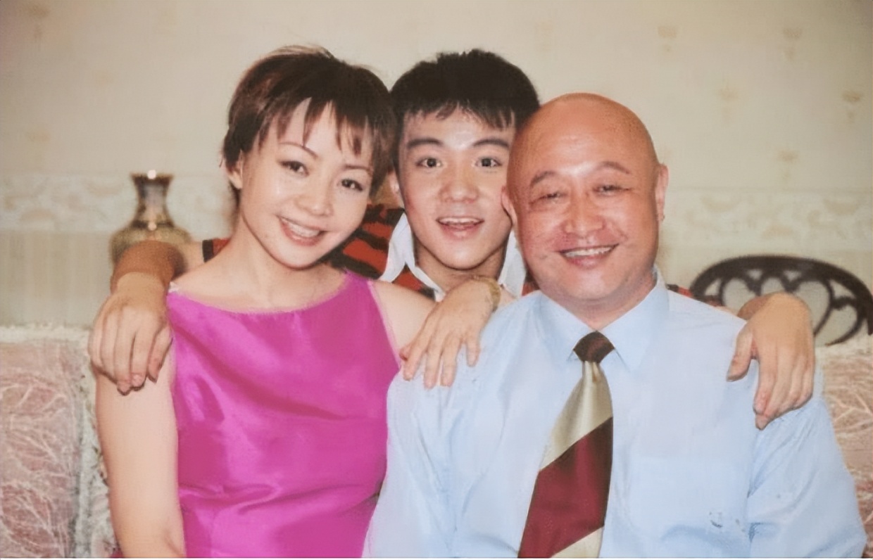 因饰演三毛爆红14岁秃顶植发挨300多针童星孟智超怎么消失了