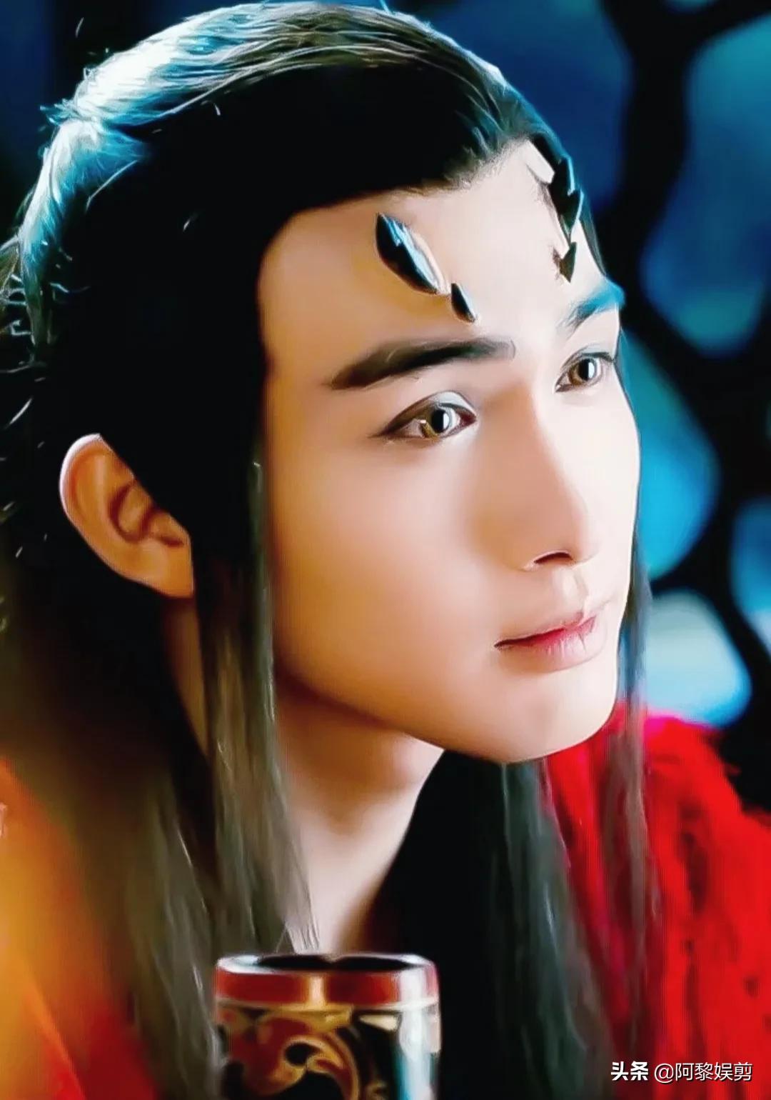 张彬彬太帅了，帅得无可挑剔，带着淡淡的悲伤