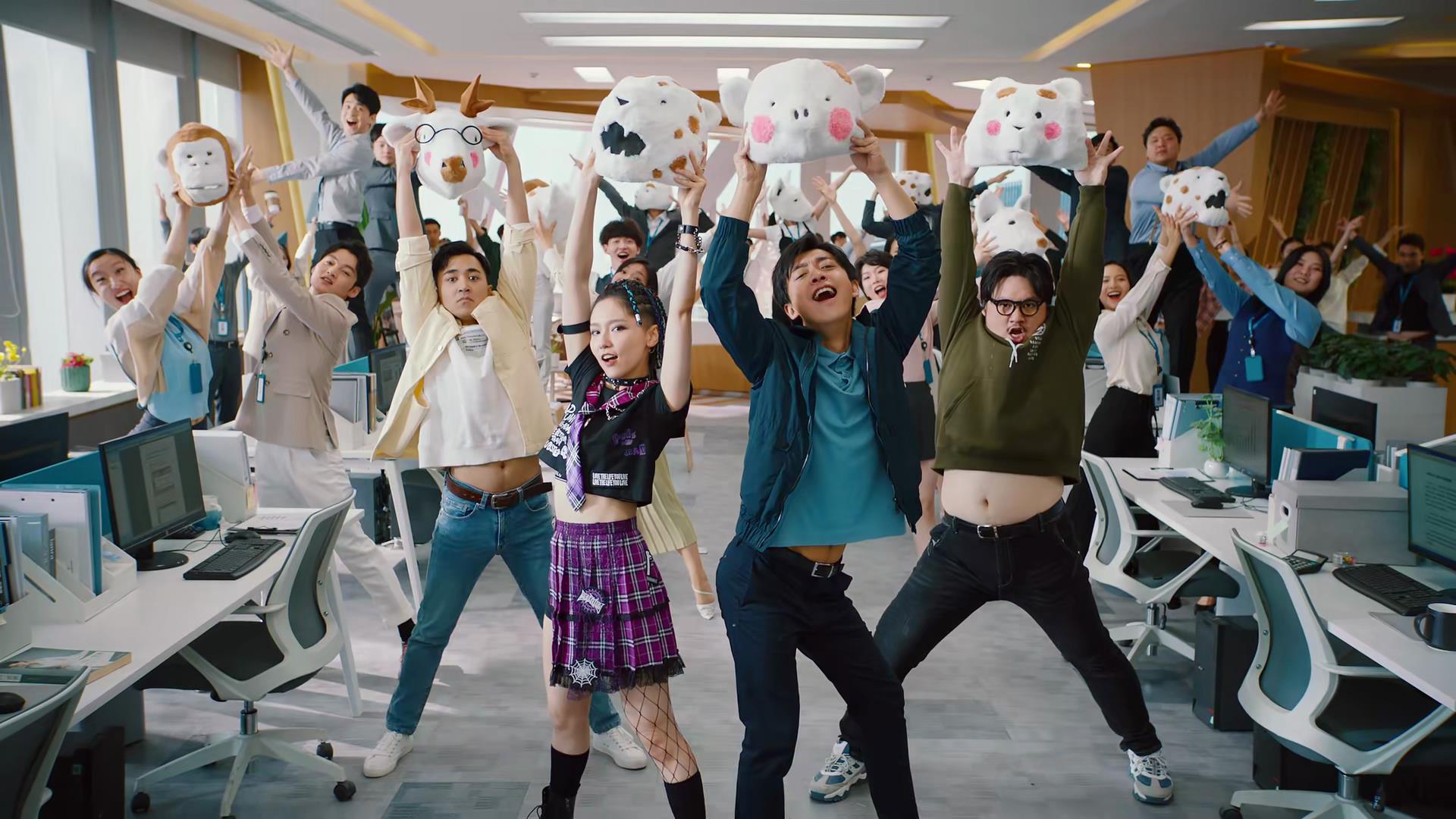 《破事精英》首播质量高，4位配角过分优秀，李佳航也被抢了风头