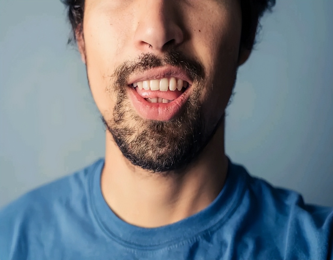 男性胡子长得快说明什么？刮胡子频率高，寿命短？科学告诉你