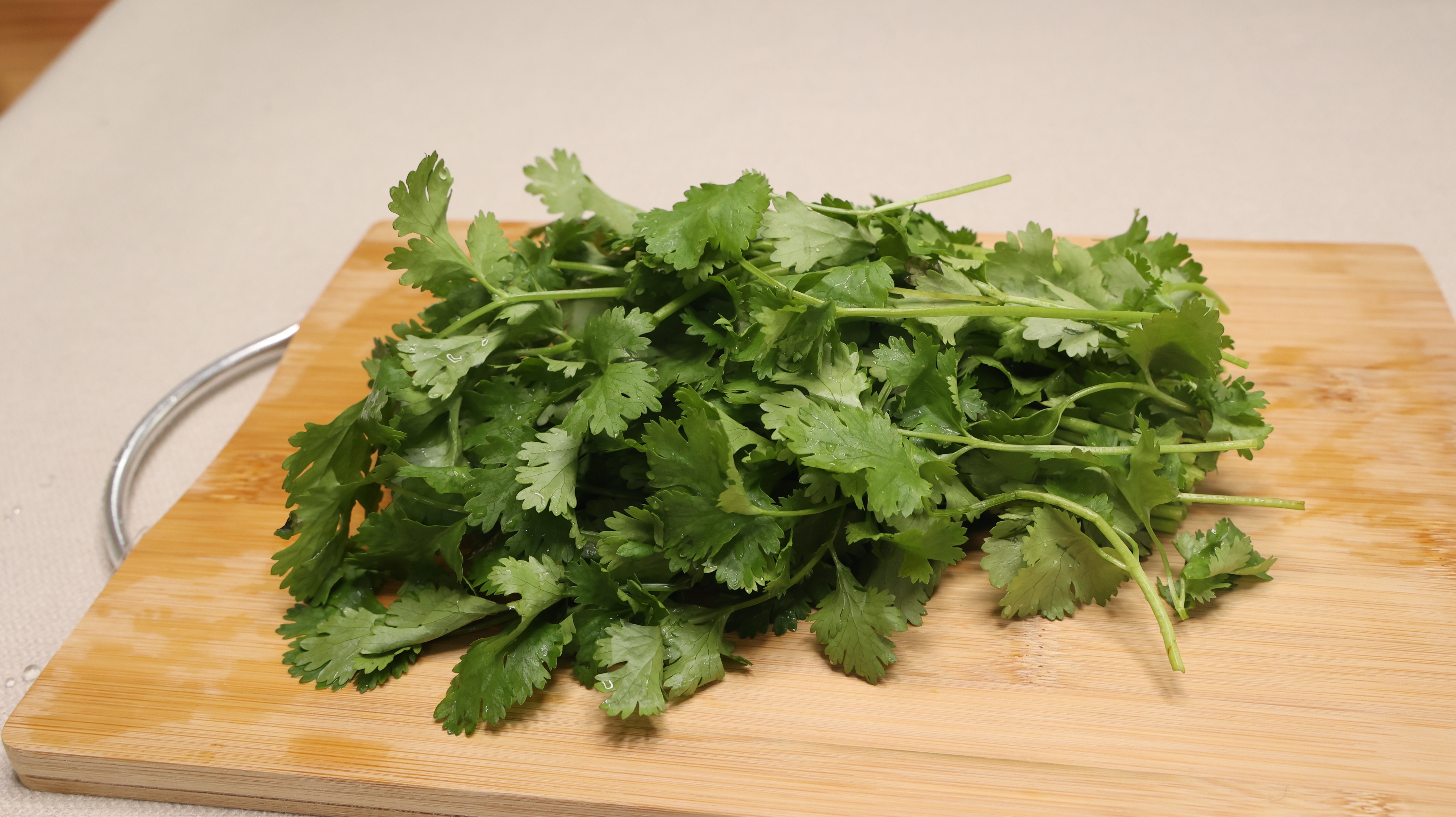 香菜被誉为"护心高手",多吃香菜的4大好处,你了解过多少?