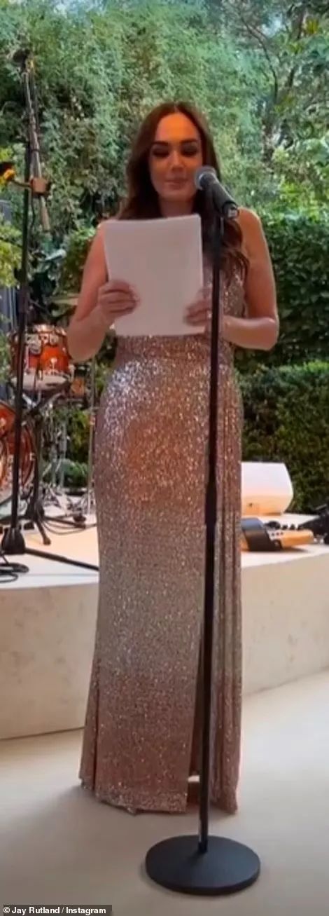 甩掉家暴老公，她带着十几亿身家嫁平民了