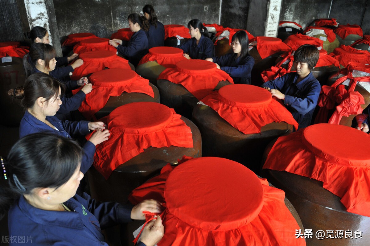酿造白酒像蒸馒头，酱香和浓香搞明白了，酒桌上吹牛也就有了话题