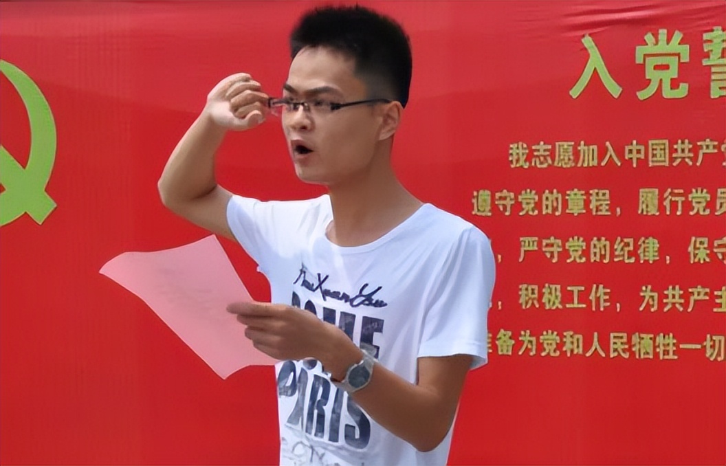 大学生想要入党，“决定权”在谁手上？除了辅导员还有个人很重要