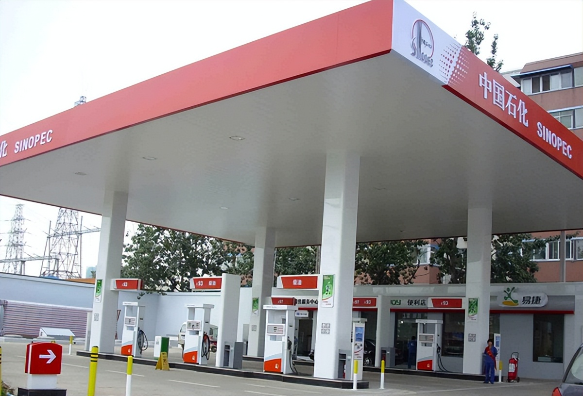 智慧加油站首次面世在加油站管理上给了一道“妙手”