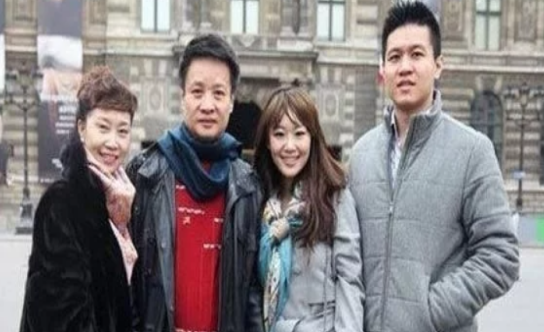 而丈夫李禾禾也从岳父阎维文那里学到了不少婚姻之法,和妻子阎晶晶的