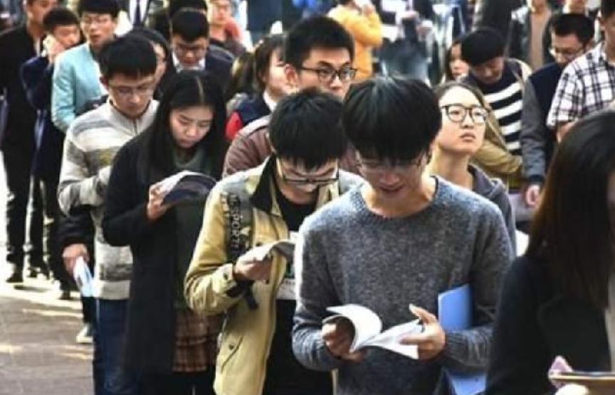 江苏穷小伙，考上北大博士后，远走美国失联20年，不愿见母亲一面