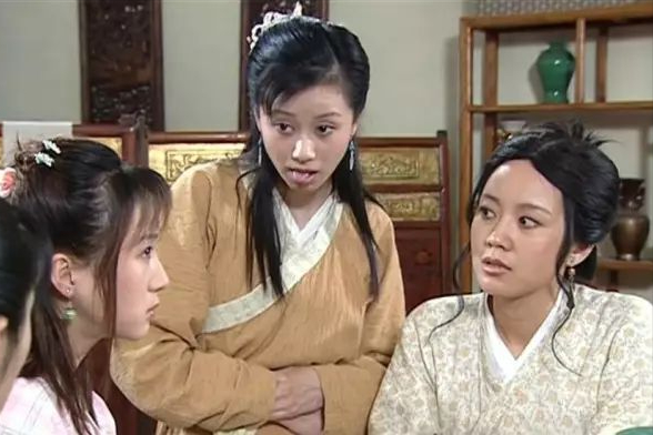 倪虹洁：曾寄人篱下，沦为18线小演员，如今总算“活”过来了