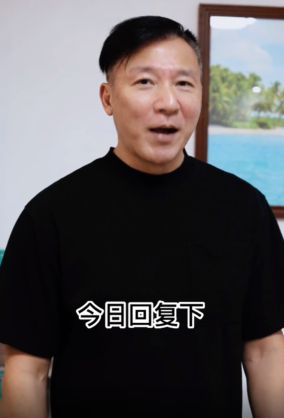 51岁男星刘永健久违现身，被吐槽老到认不出，脸色突变装作要发怒