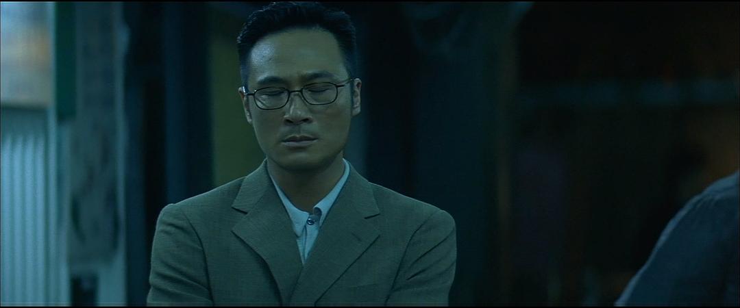 摘皇家警徽，无误差手表，放5次烟花，8部细节拉满的回归题材电影