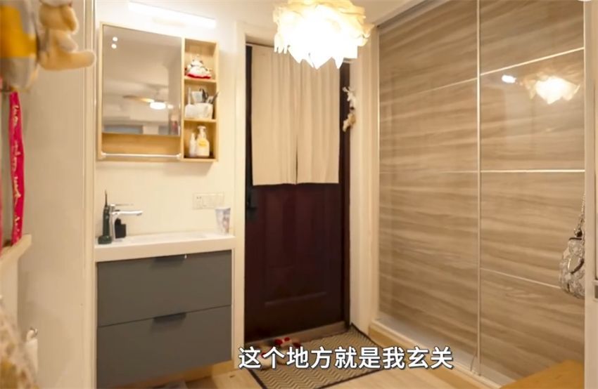 上海姑娘住30㎡居室，却每天睡在壁橱里？看后发觉这样的家很温馨