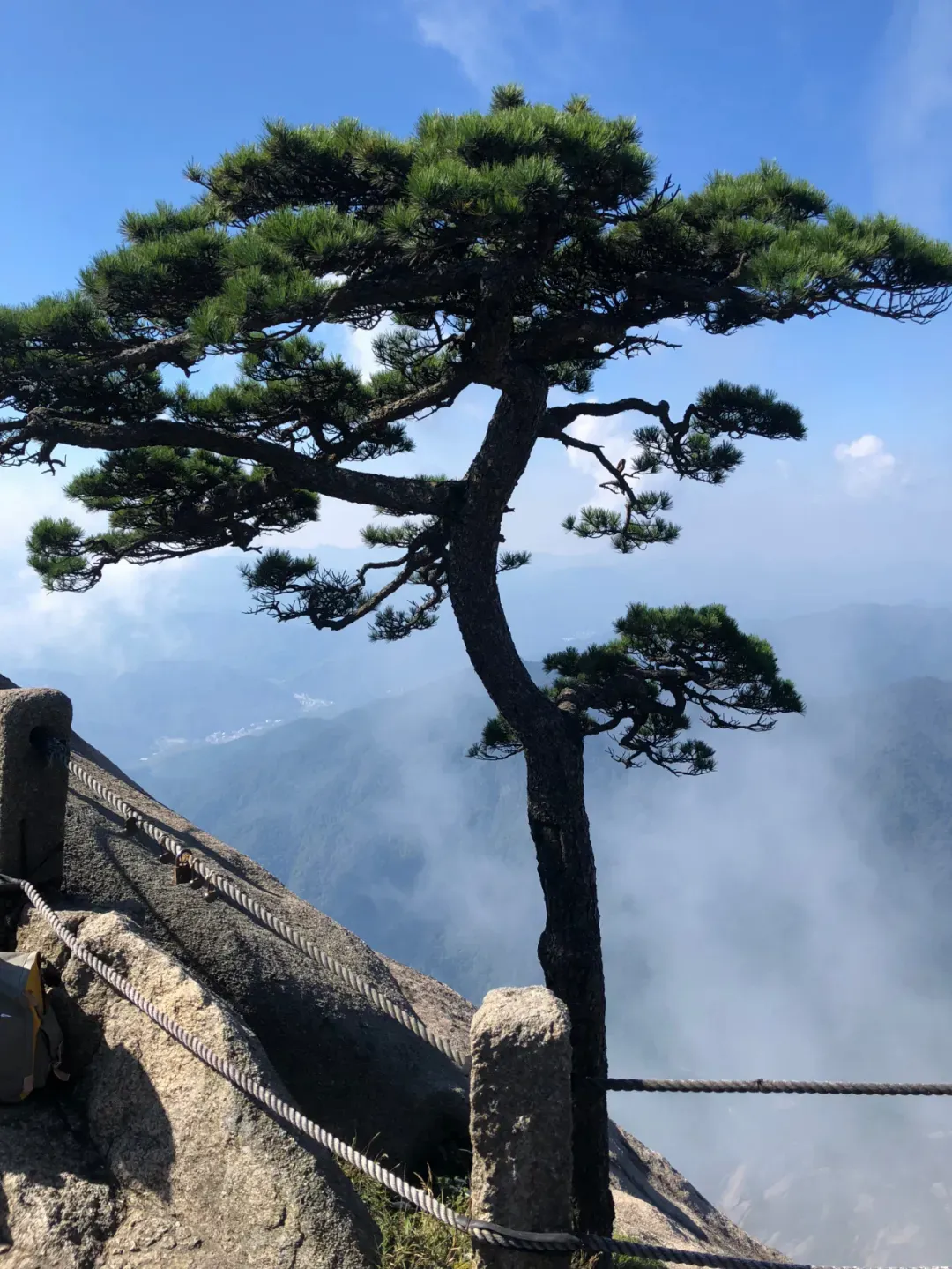 黄山：一日冬雪，半日晴空