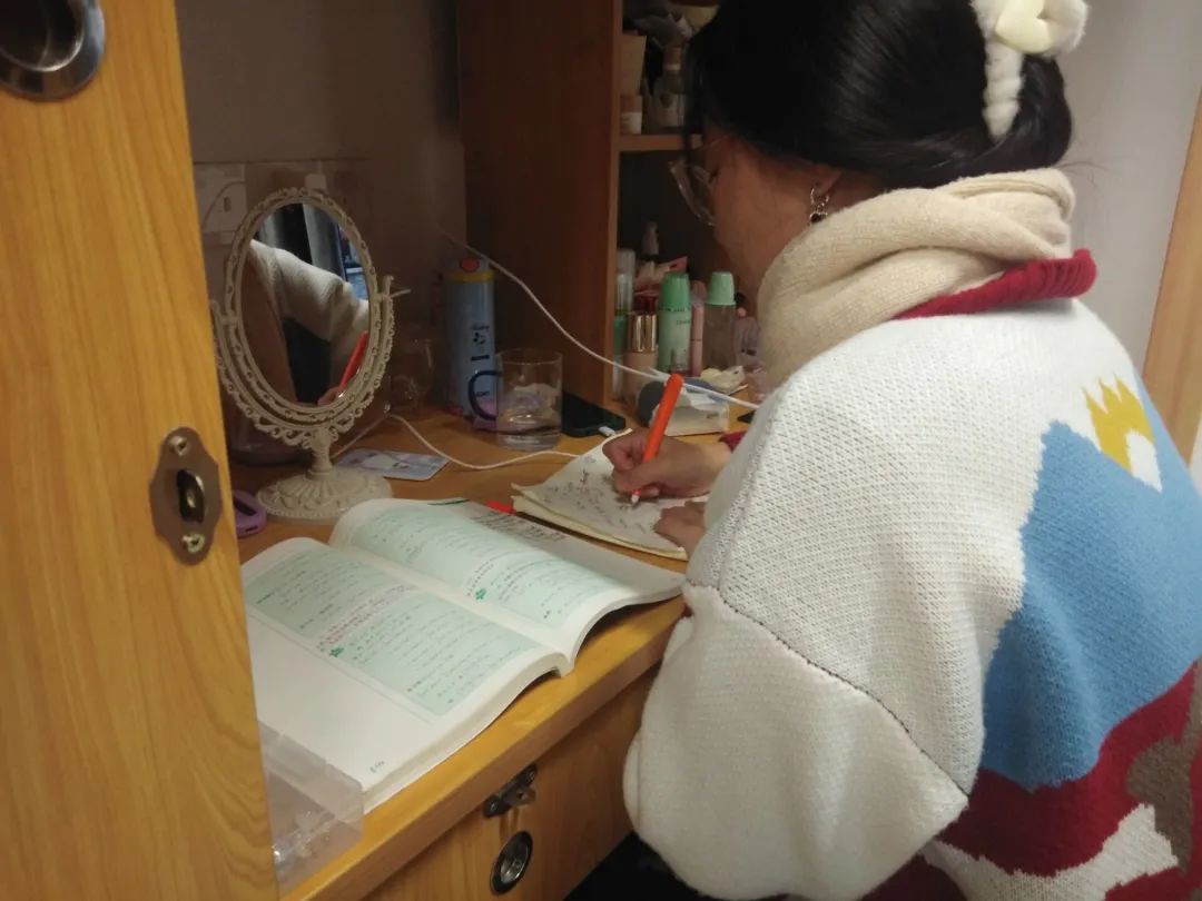 温书迎考 人工智能学院2021级电信类4班开展 期末诚信考试 主题班会