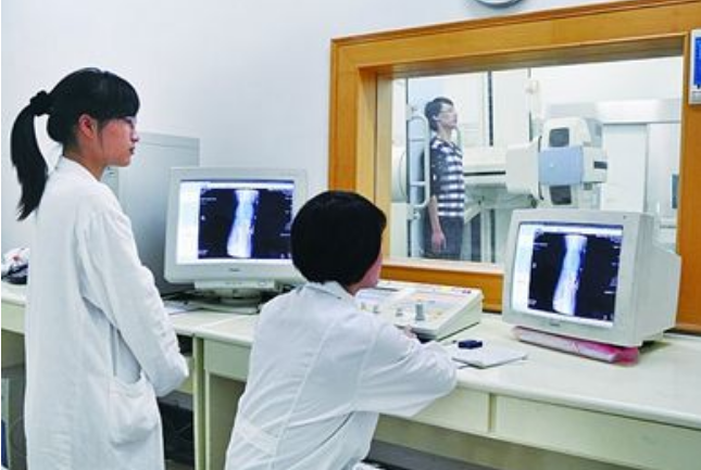 医学专业前景排行榜出炉，临床医学被挤出前三，榜首就业面很广