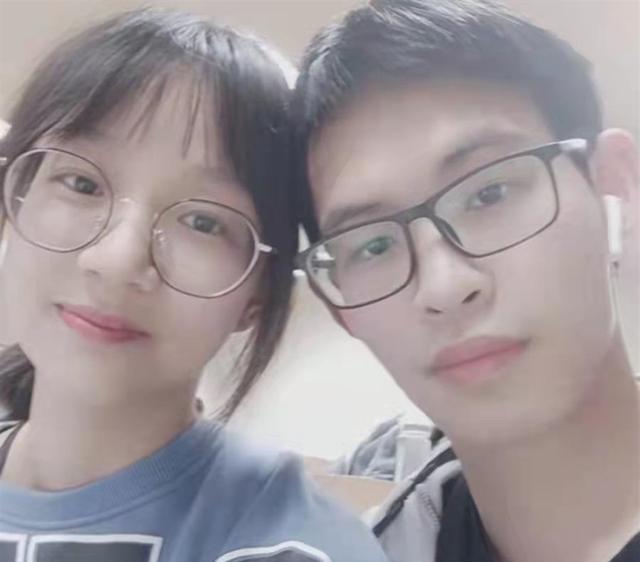 学霸情侣相约清华大学，偶然相识，互相吸引，双向奔赴