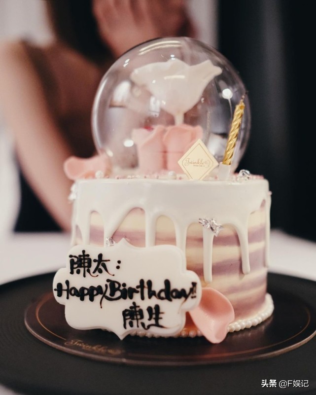 陈家乐与连诗雅吃浪漫晚餐庆祝未婚妻34岁生日 甜喊对方为陈太