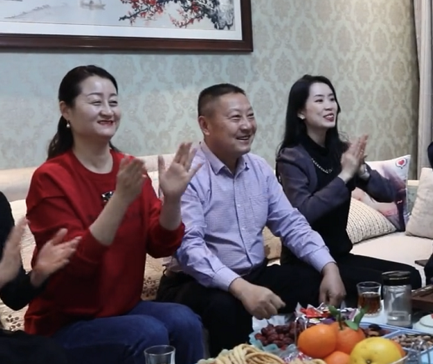 2022冬奥会引导员走红，自信美丽又大方，个个是名校在校大学生