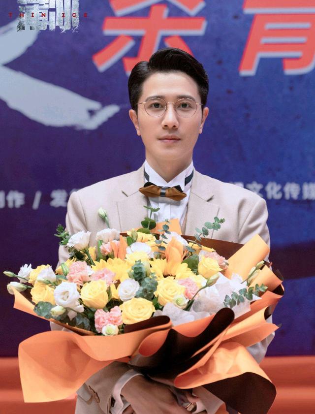 彭冠英、陈钰琪、富大龙、陈小纭、王劲松主演谍战剧《薄冰》杀青