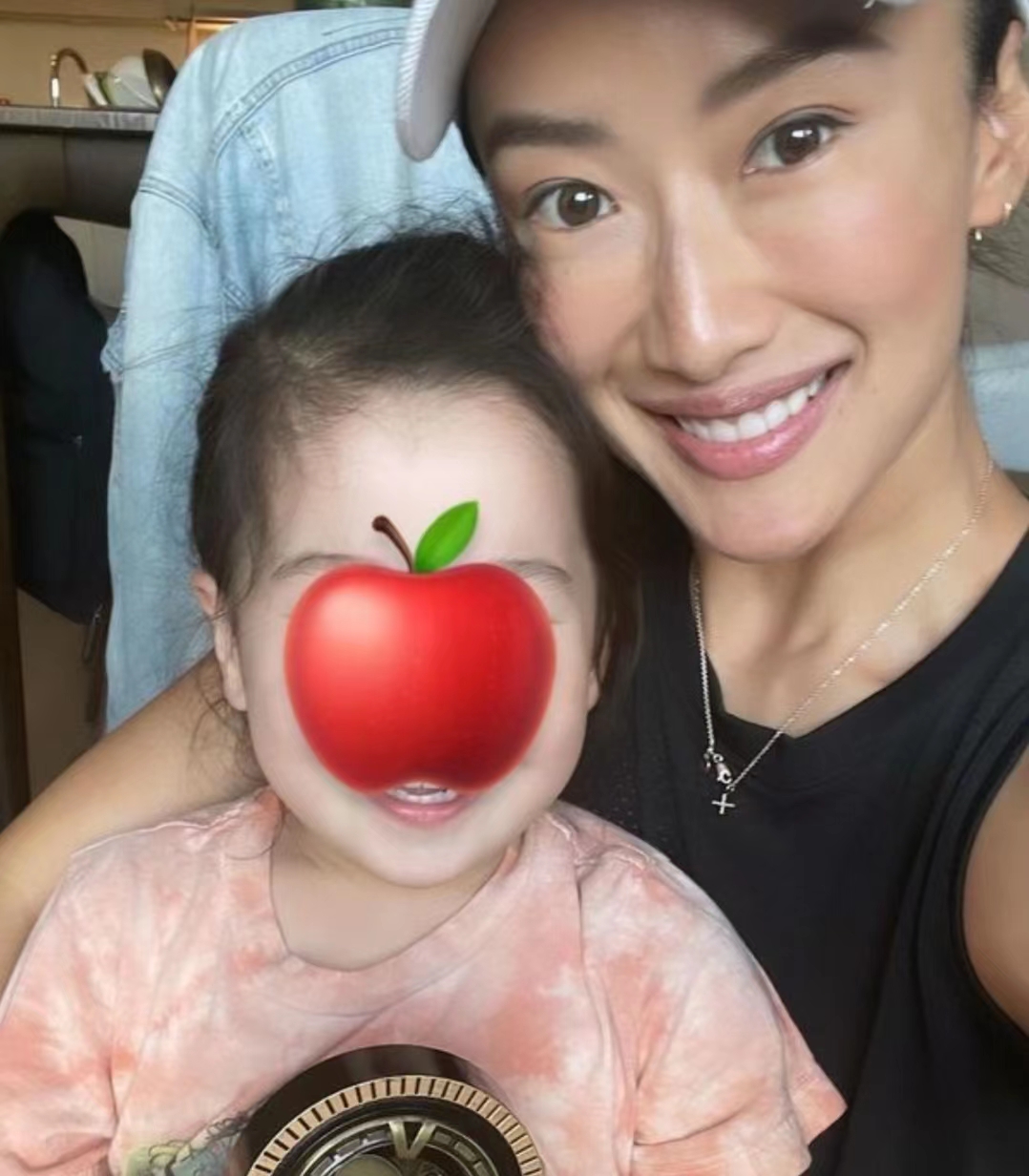 冻龄！谢霆锋39岁妹妹未婚生子后状态更佳，至今仍未透露生父身份