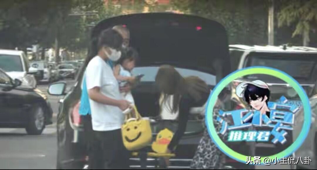 釋小龍什么時候結婚了？老婆穿搭年輕時尚，女兒乖巧又懂事