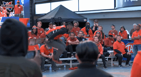 有多少美国年轻人在为学「东北二人转」偷着做准备？