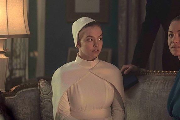 好莱坞美少女爆红！金发碧眼身材火辣，却被骂丑直播爆哭？