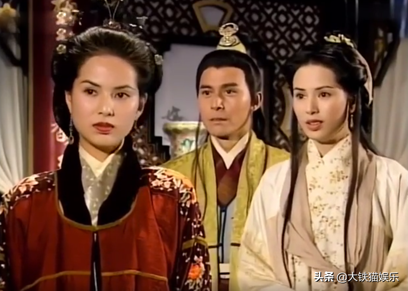 6版《天龙八部》李青萝对比：少时不知舅妈美，光顾看神仙姐姐了