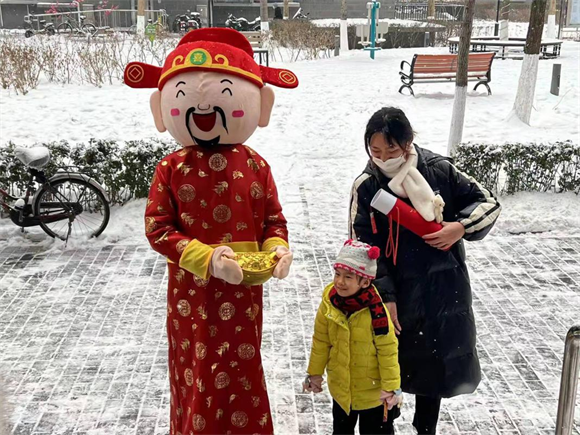 麦田房产：送“福”进社区 春节就要不一样